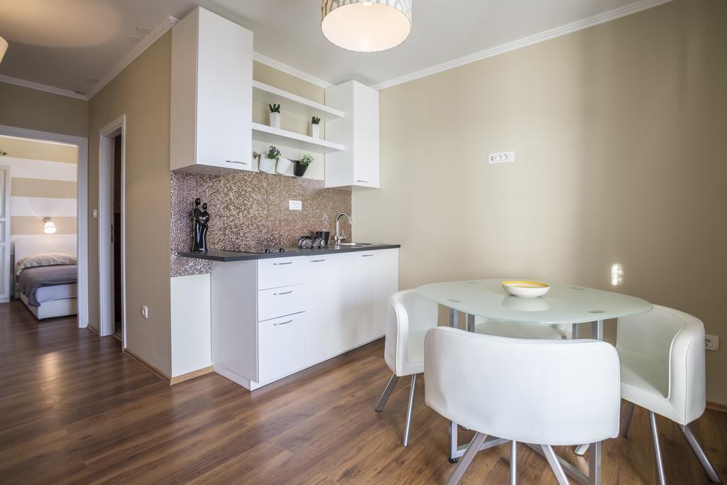 Apartments Villa 9 Подстрана Екстер'єр фото